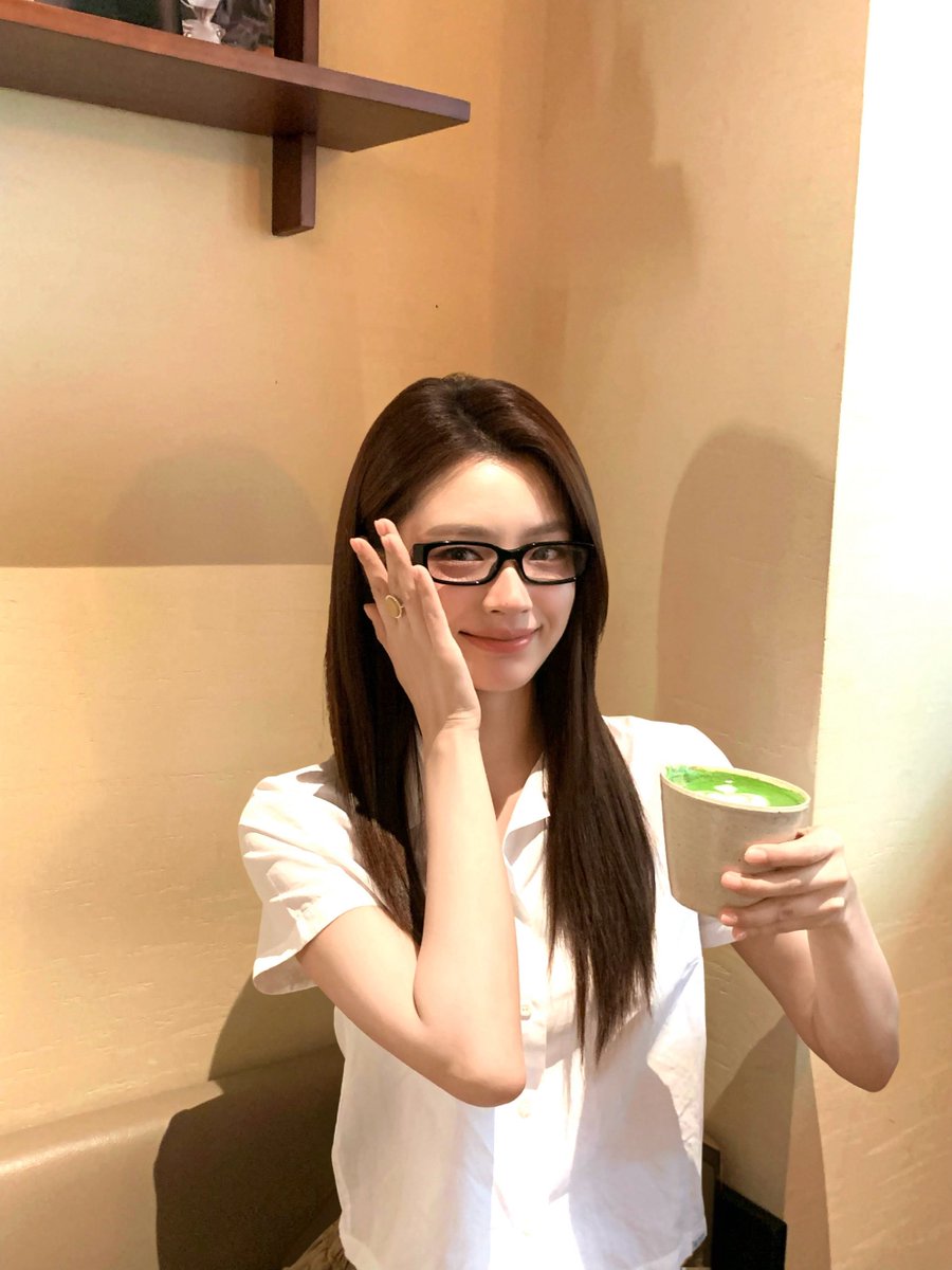 pyeonaee's tweet photo. 아니 약함님 진짜 요즘 미모포텐 미친것같고.. 사귀고싶음 https://t.co/WMj8u1wtsn