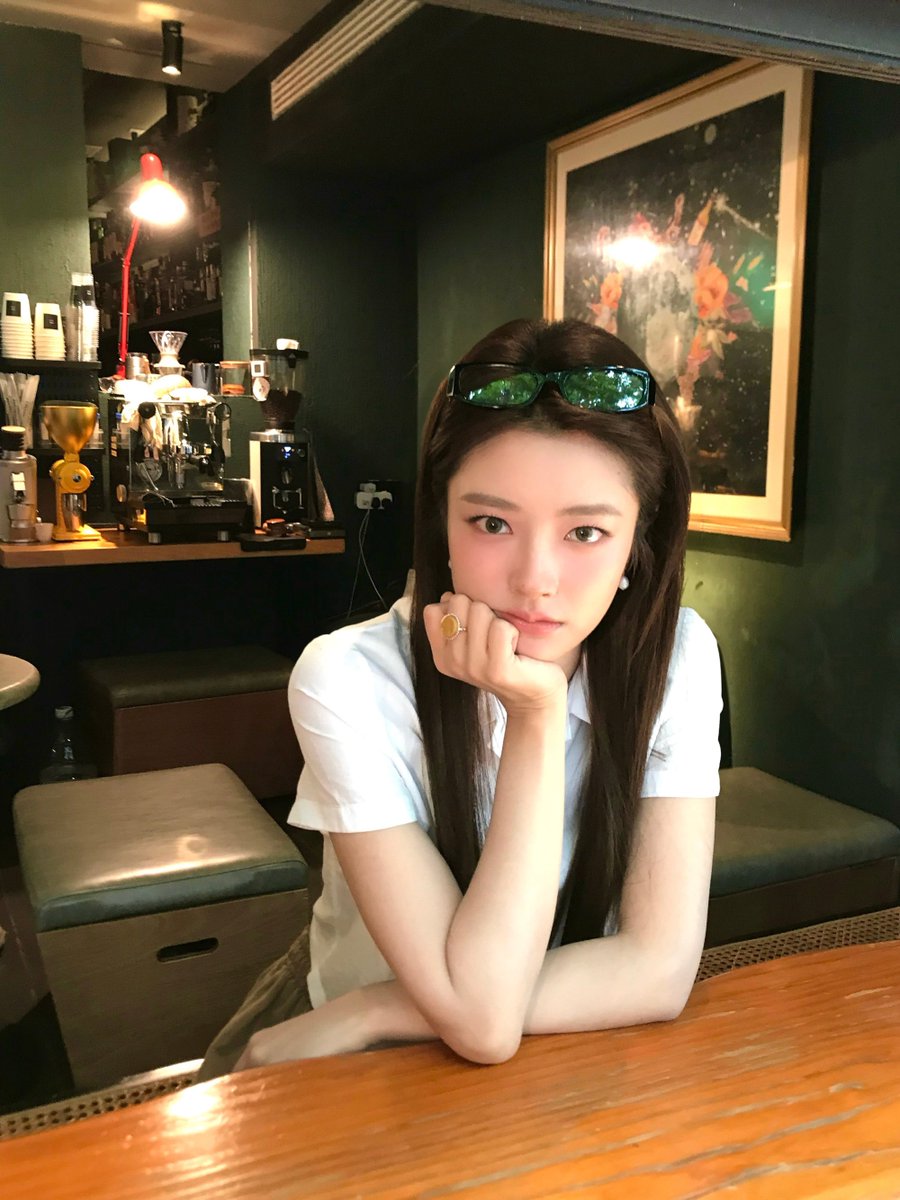pyeonaee's tweet photo. 아니 약함님 진짜 요즘 미모포텐 미친것같고.. 사귀고싶음 https://t.co/WMj8u1wtsn