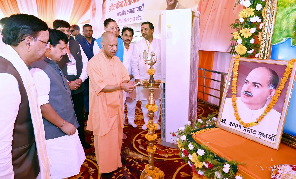myogiadityanath's tweet photo. भारतीय जनता पार्टी ही एकमात्र ऐसा दल है, जो यह कह सकता है कि 'व्यक्ति से बढ़कर दल और दल से बढ़कर राष्ट्र'।

@BJP4India के माननीय राष्ट्रीय अध्यक्ष श्री @NitinNabin जी के साथ आज जनपद मेरठ में आयोजित शक्ति केंद्र संयोजक सम्मेलन, भाजपा (पश्चिम क्षेत्र) में सम्मिलित हुआ।

इस अवसर पर @BJP4UP के मा. प्रदेश अध्यक्ष श्री @mppchaudhary जी, मा. राष्ट्रीय मंत्री व उत्तर प्रदेश के सह-प्रभारी श्री @IJAGDISHPATEL जी एवं मा. प्रदेश महामंत्री (संगठन) श्री @idharampalsingh जी की भी उपस्थिति रही।

सभी शक्ति केंद्र संयोजकों तथा कर्मठ कार्यकर्ताओं का हृदय से स्वागत एवं अभिनंदन।