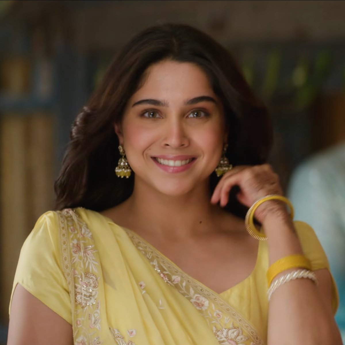 jammypants4's tweet photo. Sharvari has the old world charm to pull off a role in a universe as wholesome as a Rajshri production while still having the ability, with ease to ace a performance as sexy as Taras from Munjya

Love the range of films she is featuring in.
All the signs of a star! https://t.co/Rdaz1NQwJC
