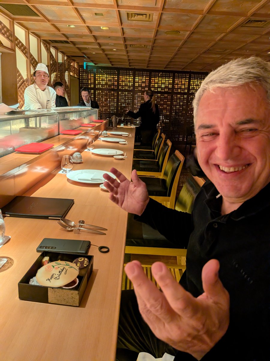 TeimurazLezhava's tweet photo. 明日は父の61才の誕生日のため、都内の和食店でお祝いです。

理想の父であるだけではなく、私にとって日本との関係をもたらし、さらには大使としての仕事にも、その背中からたくさんのヒントをくれた、見上げる存在です。
ささやかながら、感謝の気持ちを伝えることができたと思います。

გაუმარჯოს🍷 https://t.co/pYHUpm0Mfg