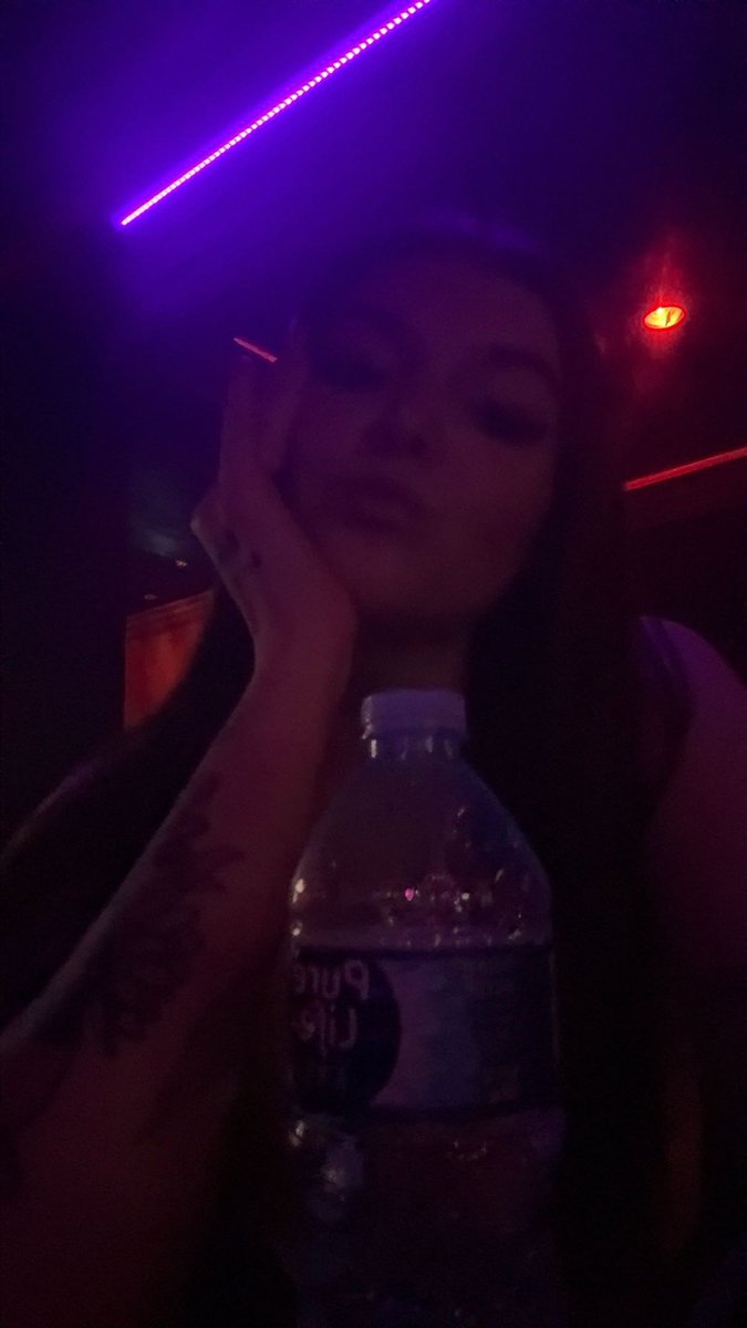 nessavioletxo's tweet photo. bored smh https://t.co/KPIJ6MCVuE