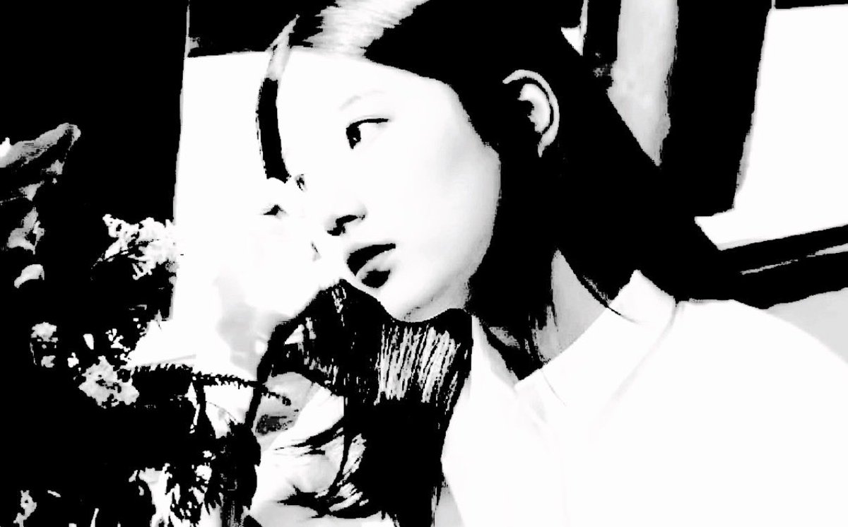 noctsm's tweet photo. 윤슬 반짝이는 바다 내음 코끝 스칠 때면, 늘 뒤따르는 것은 해방감. 저 파란에 몸을 맡기고 싶으면 내 명패 세 번 호명해주렴. 당신 존류하는 곳이라면 어디든 추수하기로 오늘부터 다짐했거든. https://t.co/RE6BrrAVaY