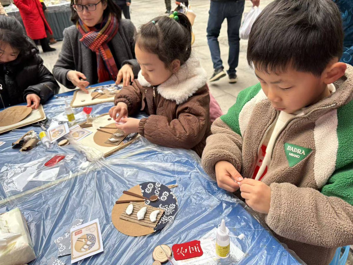 AdolfoJoeqi's tweet photo. Domingo de tarde familiar en el barrio! Taller de manualidades para nios + degustación de empanadas artesanales, todos bienvenidos https://t.co/2RKxIHDleV