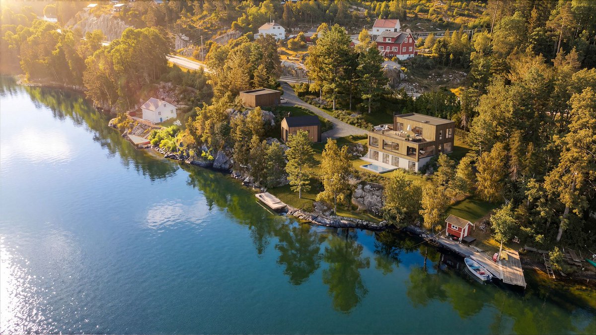 Sigssoft3D's tweet photo. Fra svabergene utenfor til lyset inne i stuen.

For Roger Syversen har vi visualisert boligen i Risørveien 91, med arkitekturen og den sjønære beliggenheten som utgangspunkt.

#3Dvisualisering #arkitektur #bolig https://t.co/UBN9MFwMjB