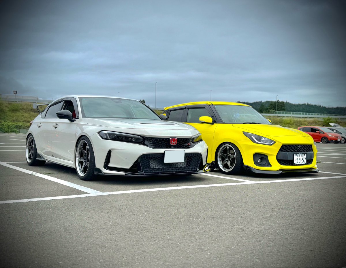 Yudai_zc33s's tweet photo. 昨日はシビック×フィットミーティングを見学に行っきました！沢山のホンダ車が見れてめちゃめちゃ楽しかったです！知り合いの方々とも車を並べられて、GTBEYOND並べもできてめちゃめちゃ満足です！
#シビック・フィットミーティング
#シビック
#フィット
#スイフトスポーツ https://t.co/aIv7lAGJKt