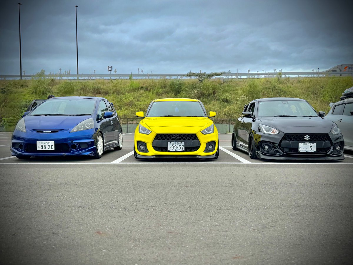 Yudai_zc33s's tweet photo. 昨日はシビック×フィットミーティングを見学に行っきました！沢山のホンダ車が見れてめちゃめちゃ楽しかったです！知り合いの方々とも車を並べられて、GTBEYOND並べもできてめちゃめちゃ満足です！
#シビック・フィットミーティング
#シビック
#フィット
#スイフトスポーツ https://t.co/aIv7lAGJKt
