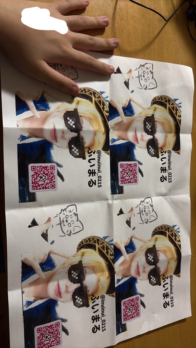 inuinui_0215's tweet photo. 疲れすぎて名刺の大きさ間違えたwwww https://t.co/PFPTNf4DQc