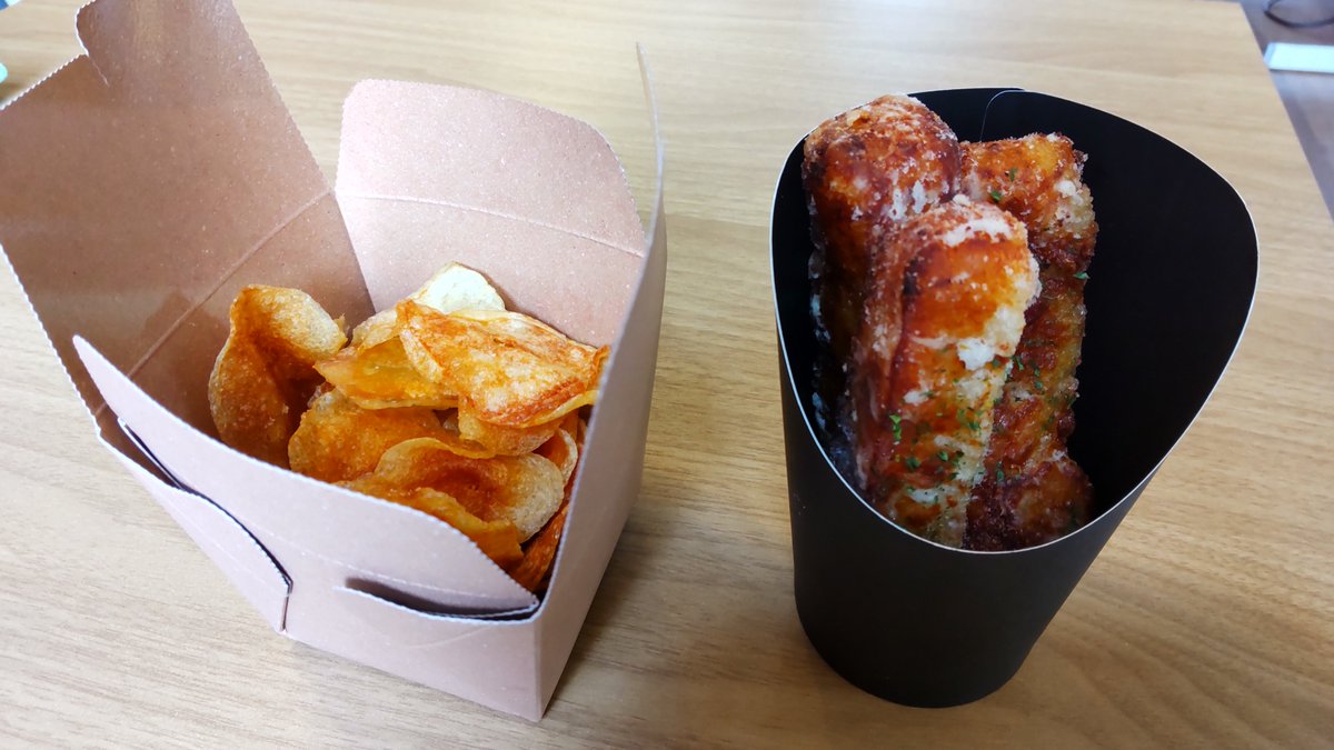ZEN_AS's tweet photo. 米油で揚げたポテトチップスとポテカク

ポテチはカリカリあっさり、ポテカクは外カリカリ中ホクホク
#ひなころもぐもぐ https://t.co/KnJOV1IQiG