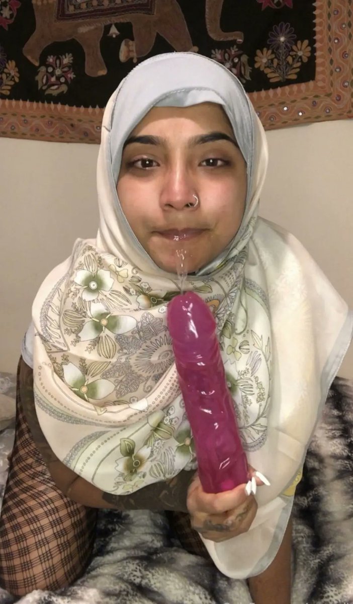 ervretx's tweet photo. hoejabi + dildo = perfection https://t.co/XBfgLnTlUs
