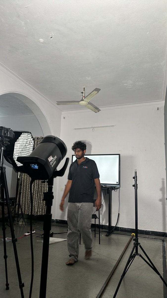 MadhulashB's tweet photo. Trying to adjust the lighting for recordings, but camera lighting is different subject we should learn! https://t.co/PPLiBeuJcW