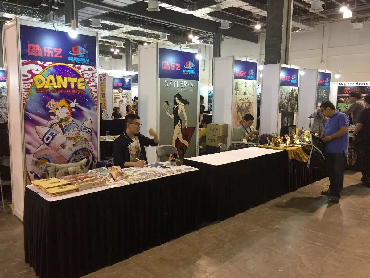 VeniceGoatley's tweet photo. Just left the comic con with a stack of exclusive art prints and a heart full of joy  Best weekend ever for anime u0026 manga lovers! https://t.co/7YRXEl12qK