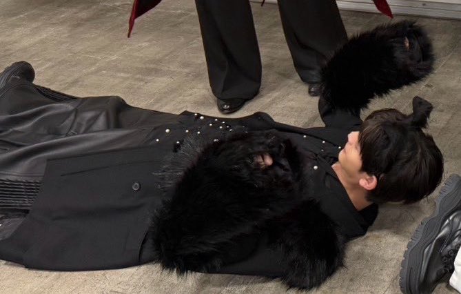 KANAMELTII's tweet photo. ᑕᗩᗯᗩII黒猫ちゃん発見🤩💜 https://t.co/8ypI1mluHA