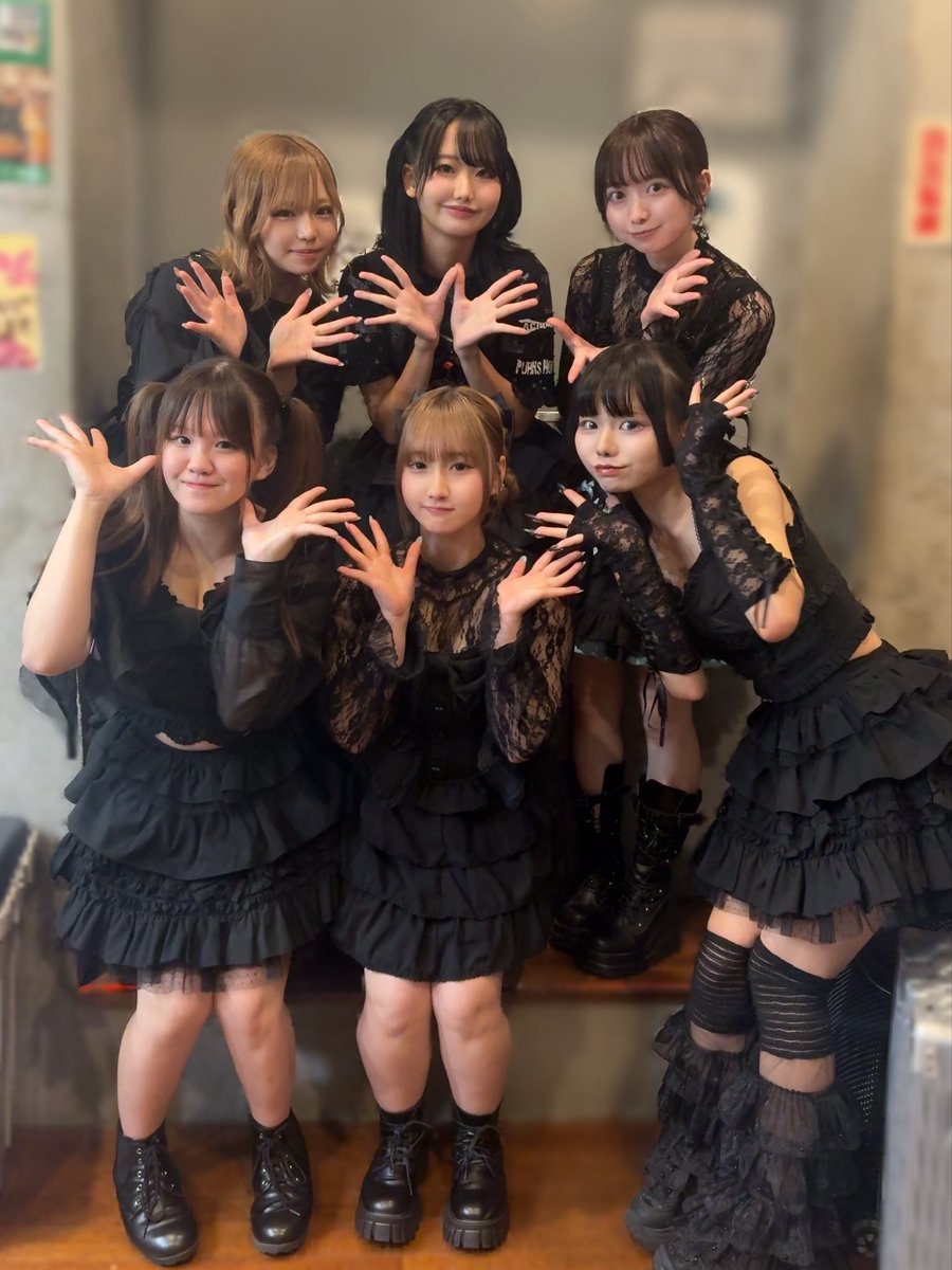 kapi_asahina_de's tweet photo. 今日のイベントで一緒だった

#水槽とクレマチス さん
#WELIT さん

と、ご一緒に写真撮ってもらいました…✨
みなさん優しくて可愛くてパフォーマンス強強で沢山勉強になりました！！

WELITさんとはクロフェスでお会いできるのを楽しみにしてます❣️

水槽とクレマチスさんとは関東でもまた、ご一緒に対バンさせて頂けるように頑張ります🔥