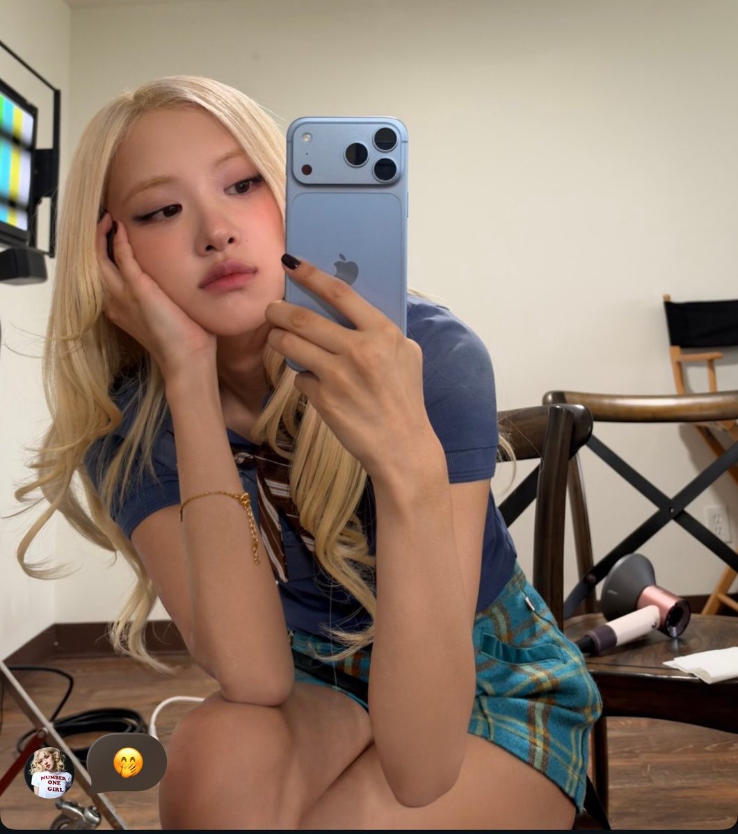 rosiescilantro's tweet photo. rosé said “does this look real enough for you?” sjsjsjsjsj https://t.co/aKHN2YISGU