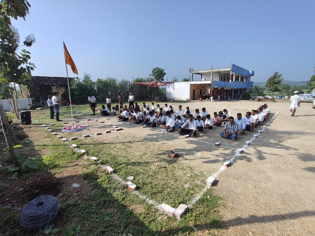 shri_kys's tweet photo. शक्तावतों का गुड़ा (सलूंबर) में चार दिवसीय प्रशिक्षण शिविर सम्पन्न 

उदयपुर संभाग के सलूंबर प्रांत के शक्तावतों का गुड़ा में श्री क्षत्रिय युवक संघ का चार दिवसीय प्रशिक्षण शिविर 18 से 21 सितंबर तक आयोजित हुआ। 1/2 https://t.co/ygQDOgJhum