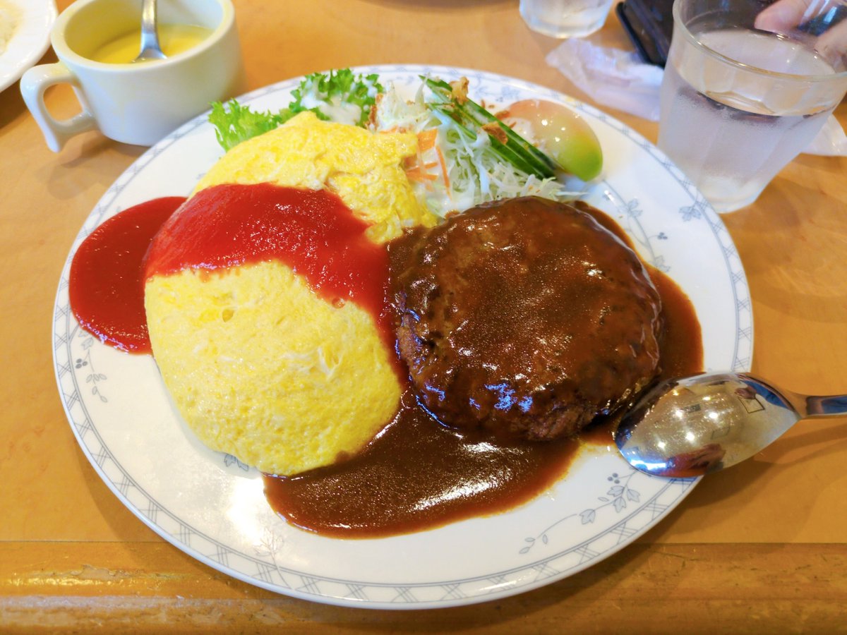 yurimarustar's tweet photo. 今日のランチ＆晩ご飯

いつもは食べないランチを食べたら、
全くお腹が空かない。。
でも体調を崩した長男に白粥を作ってたから、わたしもちょこっと食べたよ。
長男、元気だけど、熱がね～( > <。) https://t.co/Sd4v9Z5ppz