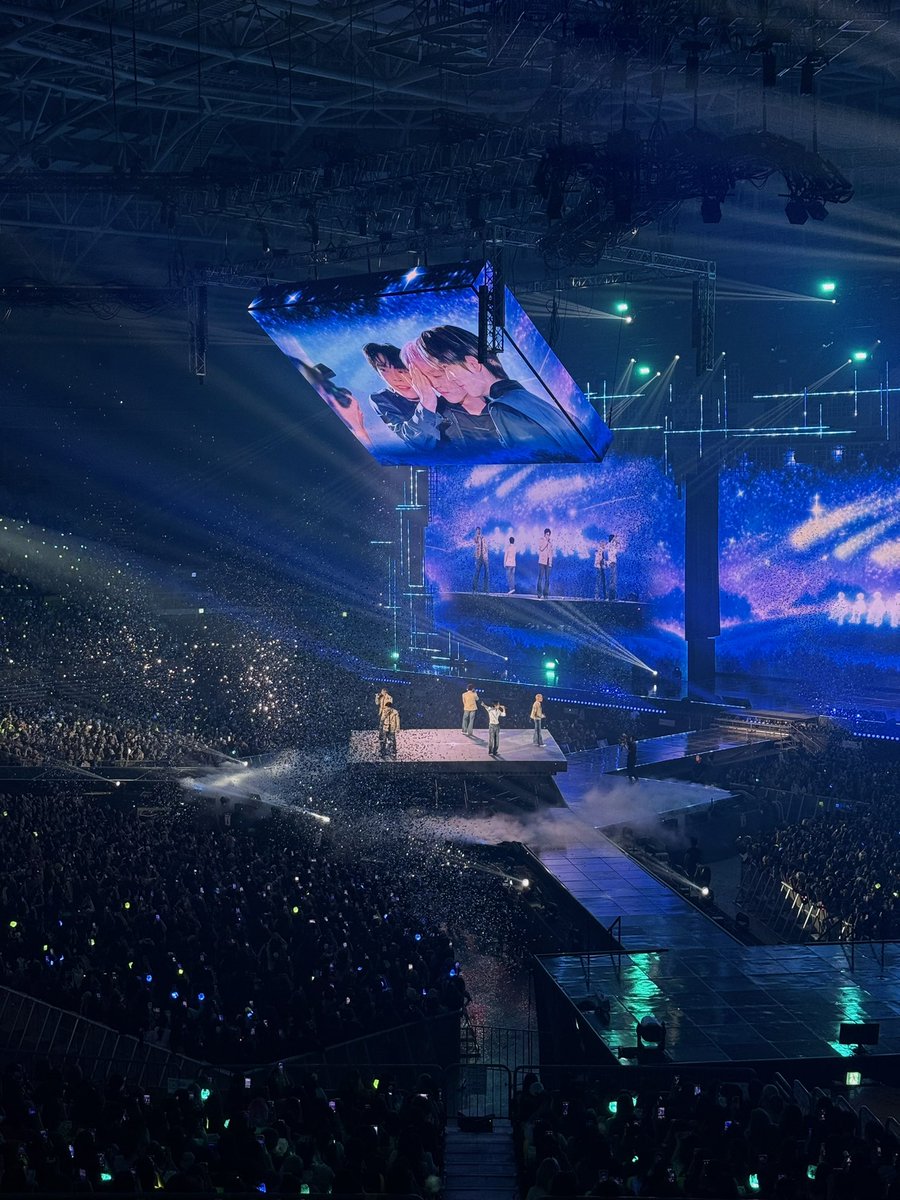 do0_plum's tweet photo. Day after day 이 무대 넘넘 좋앗음.. ㅜㅠ 전광판에 7명 그림자 띄우고 돌출 전광판에 10년간의 엔시티를 보여준게 진짜 눈물포인트였음 ㅠㅡㅠ https://t.co/p5wQ7IrFOE