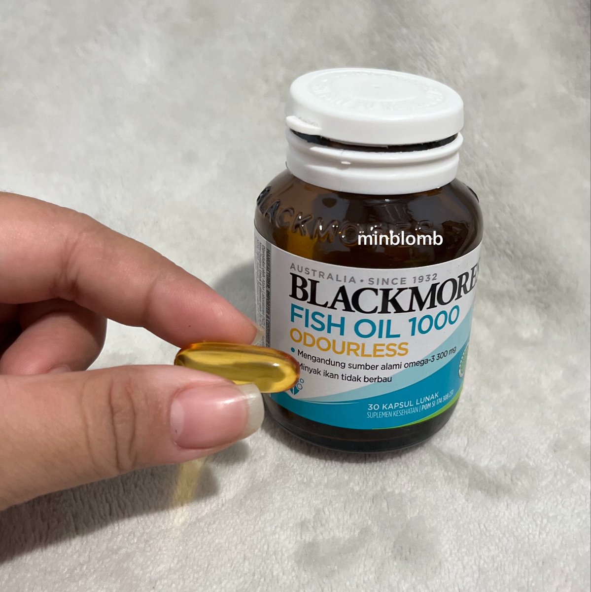 minblomb's tweet photo. gwehlah peminum fish oil yang GAK AMIS samsek ini, walaupun kapsulnya GEDE BGT😭😭 tapi dia cukup licin kalo diminum sama air, so far so good alias aman azaa🫶🏻🫶🏻 https://t.co/BSY8wauDG0