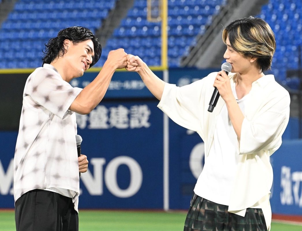 trashstar_'s tweet photo. cuuute jurishin 😌🥰💚💙 https://t.co/2jQmzyw5tz