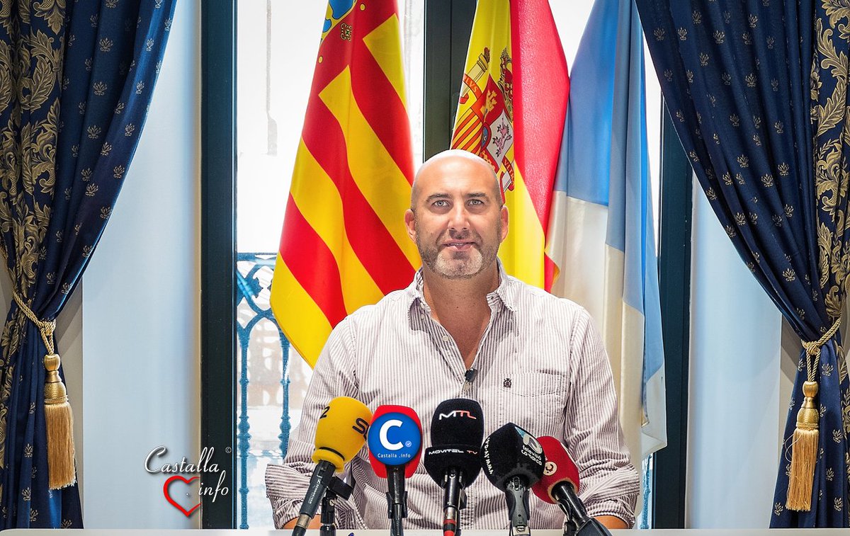 infoCastalla's tweet photo. #Castalla celebrará el 4 de octubre la consulta popular sobre las fechas de las Fiestas de Moros y Cristianos.

Se elegirá entre mantenerlas (1-4 de septiembre) o trasladarlas a fin de semana (Entrada en viernes). 

El alcalde anima a participar.

📸© https://t.co/e3sRBUEpoz ® https://t.co/f1Zz0qoTux