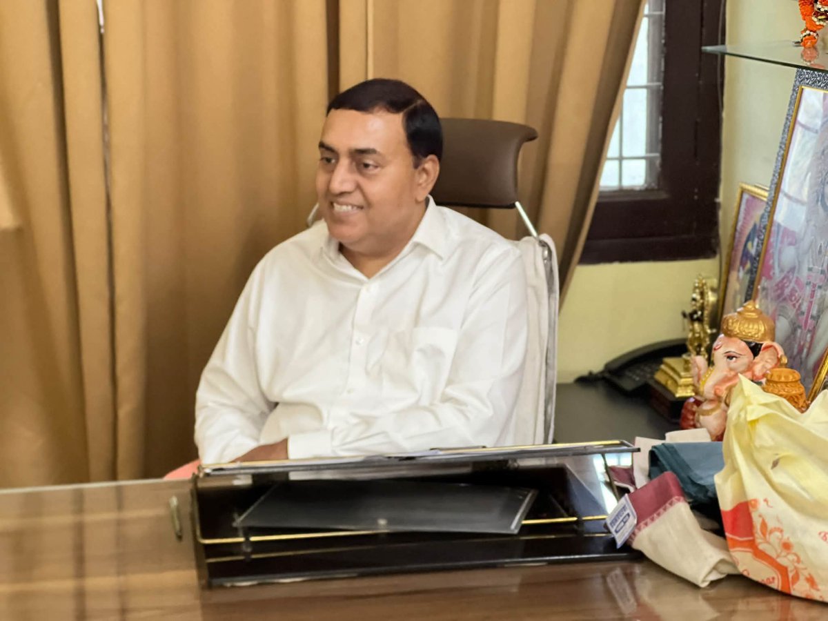 Ashok_KashiBJP's tweet photo. संगठन ही शक्ति है, कार्यकर्ता ही आधार हैं।

आज भाजपा क्षेत्रीय कार्यालय,रोहनिया में सम्मानित पदाधिकारियों,देवतुल्य कार्यकर्ताओं एवं आमजन से आत्मीय शिष्टाचार भेंट कर संगठनात्मक विषयों, आगामी कार्यक्रमों एवं वैचारिक विस्तार पर सार्थक विमर्श हुआ।

1/2 https://t.co/EEmK6WdKUy