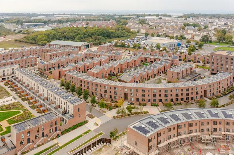 SustainableTall's tweet photo. If we’re going to build suburbs, let’s build them like this!

Brabazon on the outskirts of Bristol has a density of 75 homes per hectare, triple the usual. It was originally planned for 2,000 homes but will now see 6,500 built

There’s start up offices, parks, trees, a lake… https://t.co/L7A9vebTpr