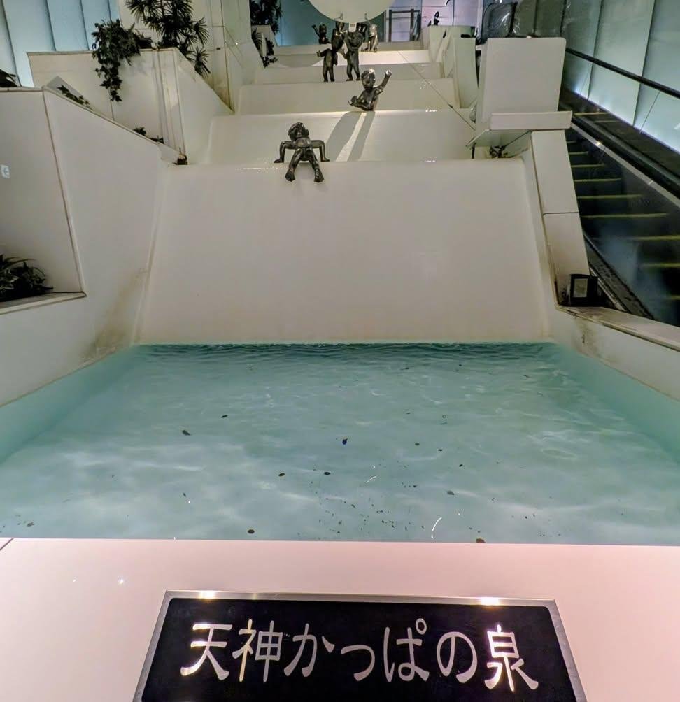 fukunaman's tweet photo. 天神地下街「天神かっぱの泉」は残るらしい👏
パルコは今後、再開発促進事業「天神ビッグバン」に伴って建て替わるものの、泉は残る見通し。 https://t.co/lOihbLSAPO
