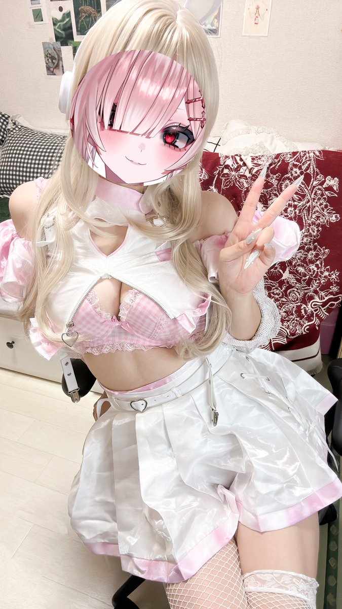 Moon_Panties's tweet photo. 胸囲がデカすぎてフリーサイズのコスプレが入らない https://t.co/s8pHarwVlk