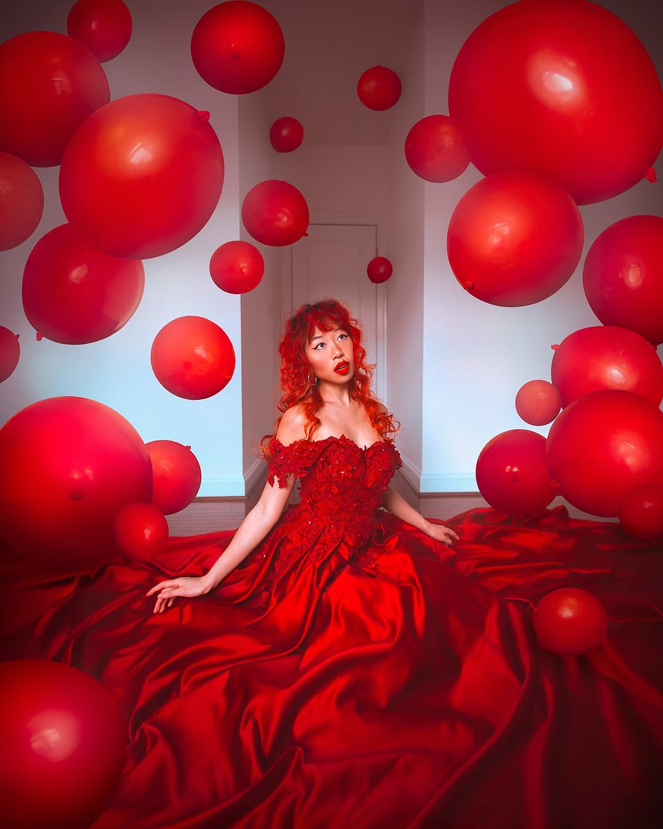 escapingyouxbdv's tweet photo. I turn 26 today! love you all from the bottom of my big red heart, grateful for this colorful life 🎈♥️ https://t.co/STiRf3ZU8A