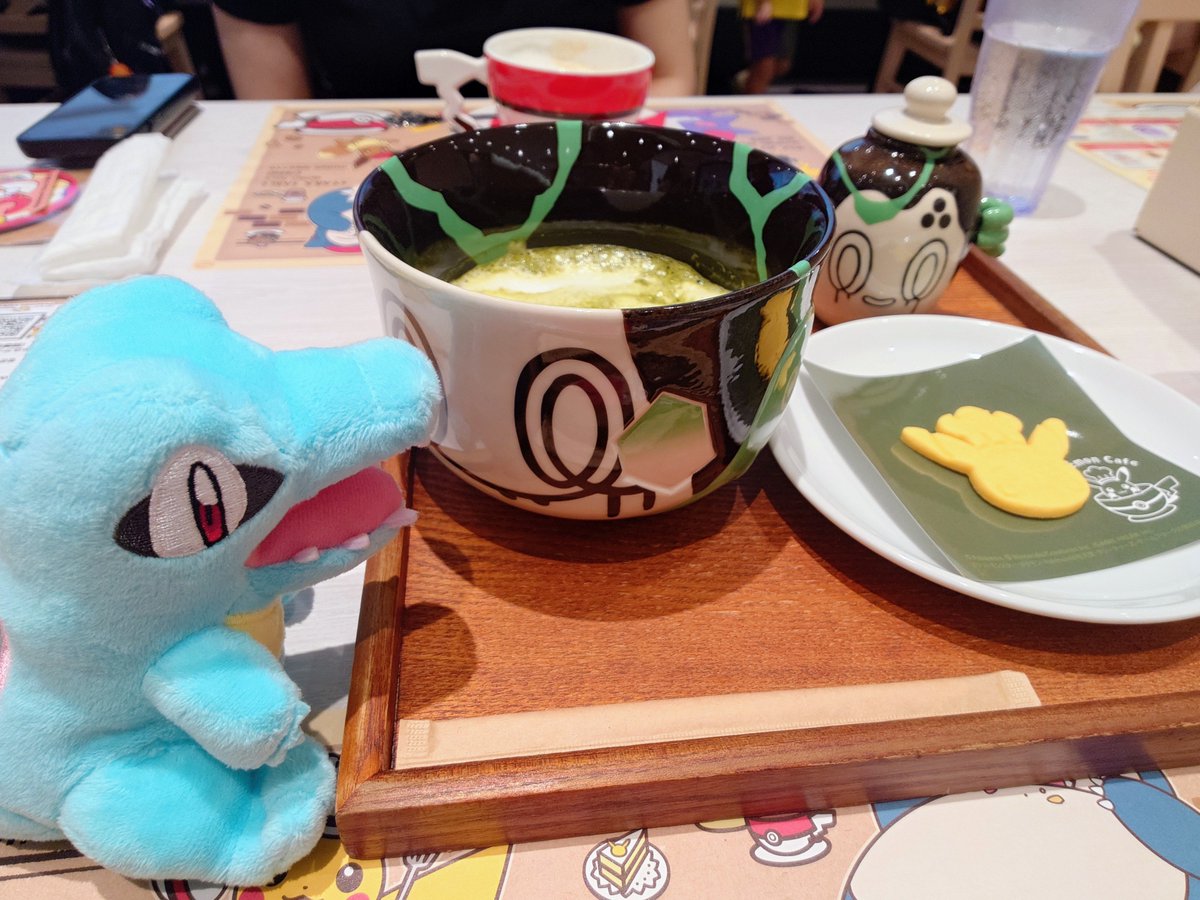 pen_kiyo's tweet photo. 今日はﾁｬﾚお疲れ様でした！一ヶ月ぶりのイベントの空気吸って元気出ました💚💜
次は新刊持って12月に参加予定です✌️
写真はアフターの🐊カフェです https://t.co/Pvyde6EL4k