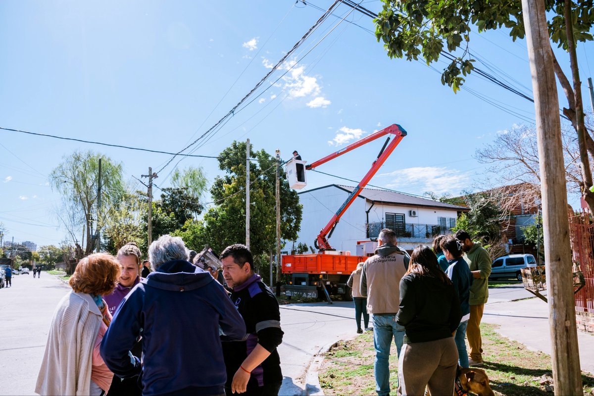 gaspodestefano's tweet photo. MAS ALARMAS VECINALES 🚨

Continuamos instalando alarmas vecinales en todos los barrios de #Quilmes 

Descargá la app #MiAlertaQuilmes y sumate a la red de prevención mas grande de la ciudad. 

Descargala acá 👇https://t.co/vANMzXrYNd

#SeguimosParaAdelante ☀️
#QuilmesPreviene 🛡️ https://t.co/cZDZrDGOxh