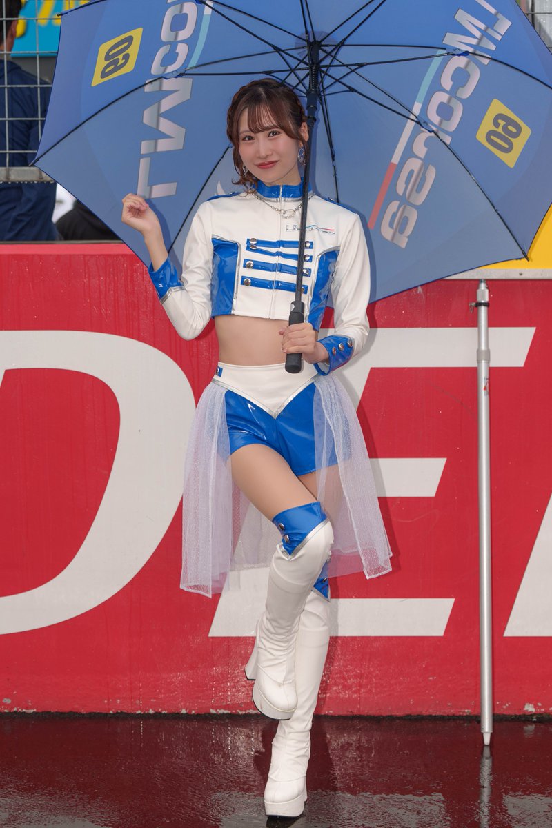 motographer2's tweet photo. #SUPERGT #LMcorsa #TWS_Princess #川井栞
勝利の女神しおりん。去年もSUGOでグリッド���当。SUGO連勝を導く女神。 https://t.co/k4W1cFXoCT