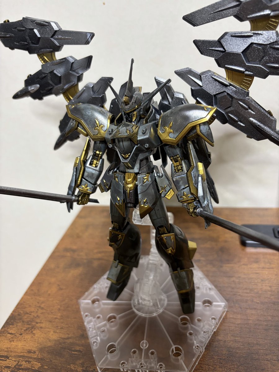siro99989's tweet photo. ブラックナイトスコードカルラ
初塗装！！
めっちゃ達成感ある、塗装沼にハマります

#ガンプラ
#ガンプラ好きと繋がりたい https://t.co/FTA9vn6toa