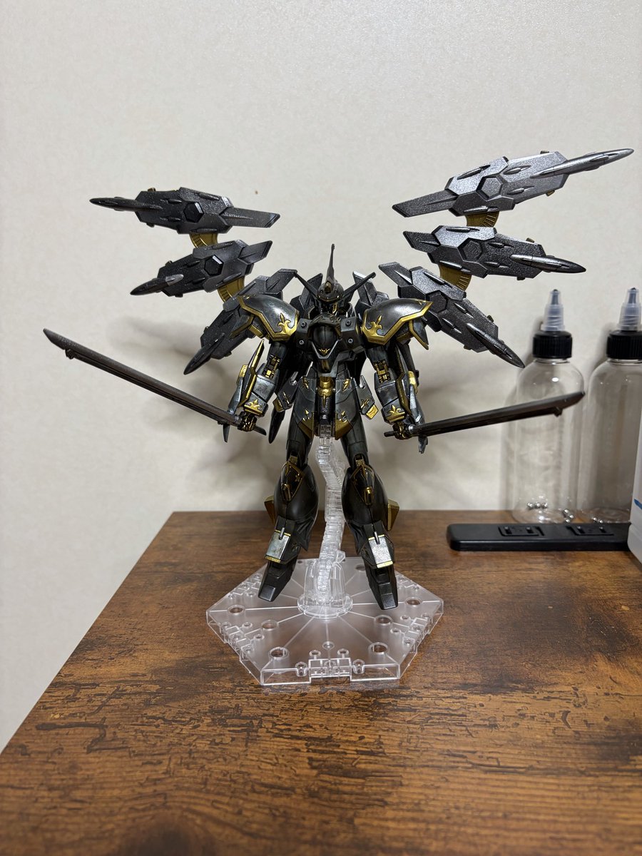 siro99989's tweet photo. ブラックナイトスコードカルラ
初塗装！！
めっちゃ達成感ある、塗装沼にハマります

#ガンプラ
#ガンプラ好きと繋がりたい https://t.co/FTA9vn6toa