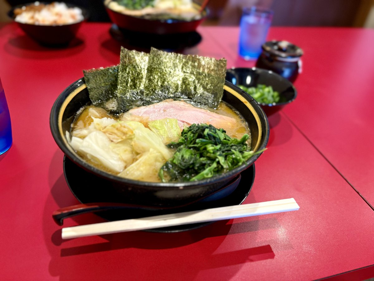 kei_asa's tweet photo. 昨日の話

稲葉家の連休前なので行くしかない！
って事で行ってきました（激混み）
バランス最高の激うまスープ
この余韻を糧に耐え抜きます！

なかなかお会いできない開店待ち組の方にも遂にご挨拶できました😆

お店の皆様ゆっくり休んでください！
ご馳走様でした！&amp;ありがとうございました！！ https://t.co/TCWhmOux4M