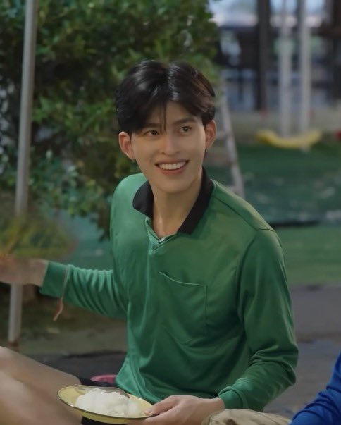 Nnath_bt's tweet photo. แต่งตัวอะไรของนายเนี่ย           กะคนสกปรกคนนี้ละ 
สกปรก!                                        ผัวเจ้าของแท้ๆ https://t.co/YC4dKSUSL0