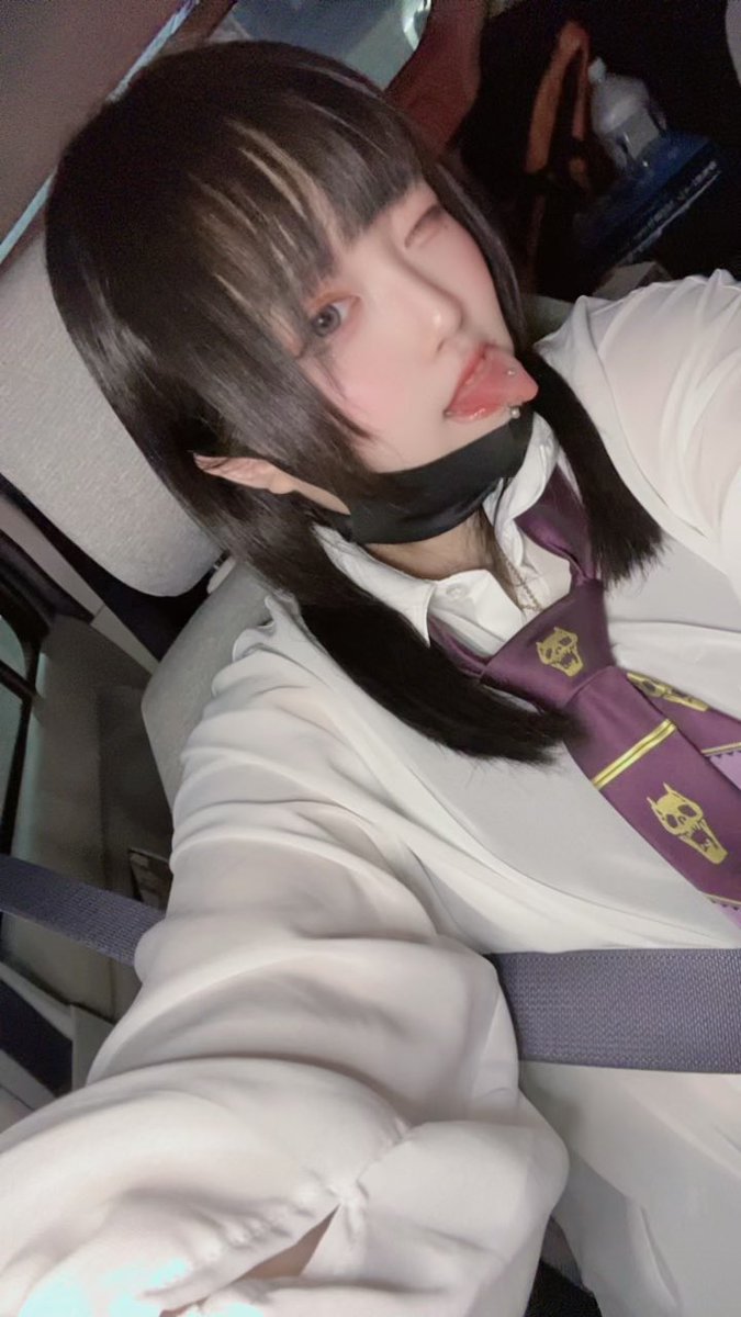 Romachi_325's tweet photo. みんな私に興味ない。胸にしか興味無い。たまには私の人間性も評価して欲しい。 https://t.co/wQ8bhAp4La