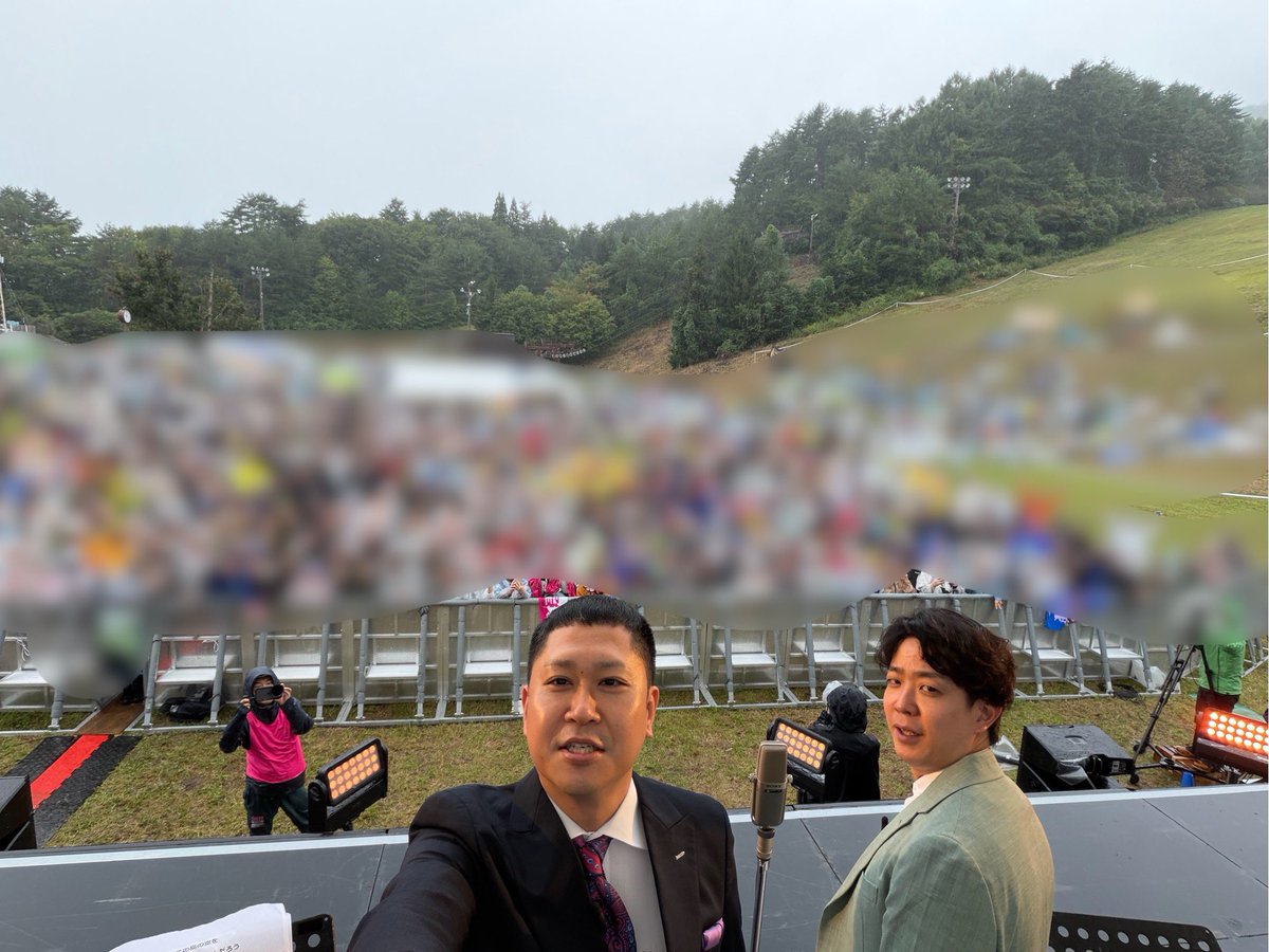 10000nabe's tweet photo. 雨と風とロックと芋煮会と自撮り棒

#風とロック芋煮会 https://t.co/C6SNHJ5h2t