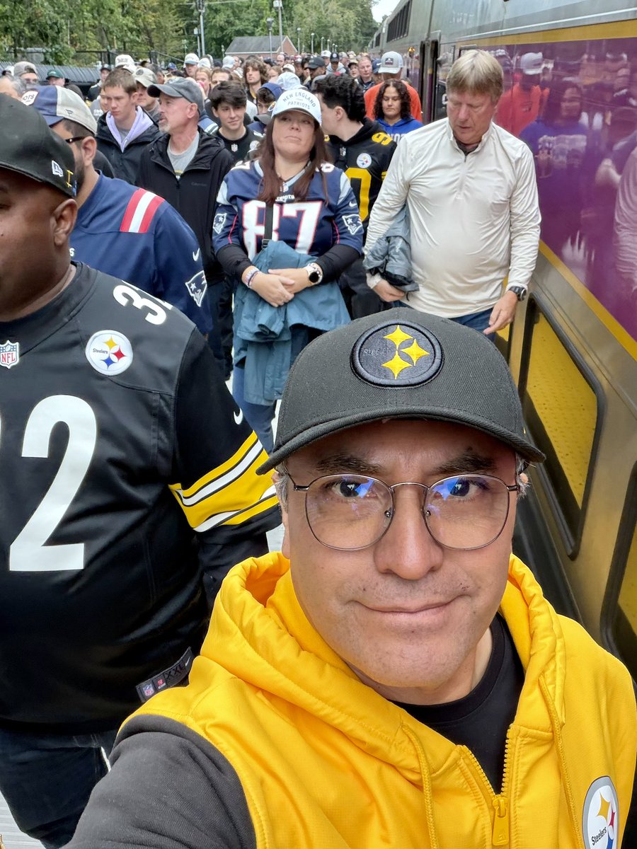 gilfuzzy's tweet photo. Llegada al Gillette Stadium‼️🏈🇲🇽👊🏻😎
#HereWeGo
#SteelersNation
#PITvsNE https://t.co/CEFaErBtqG