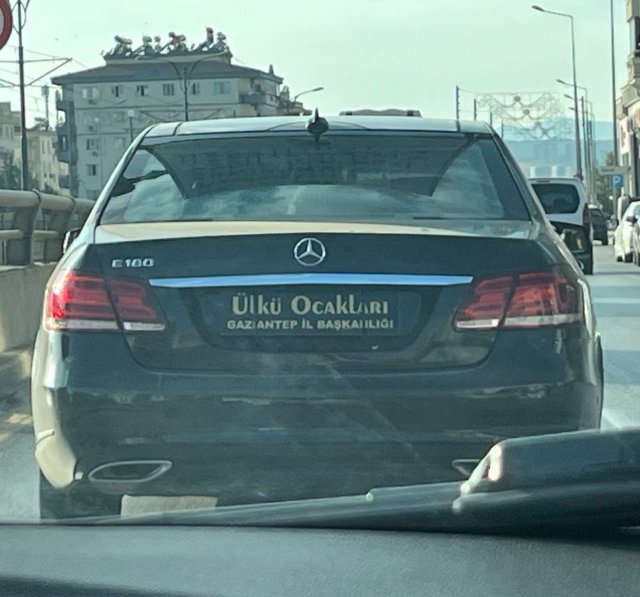 TurWoPe's tweet photo. Gaziantep’te tescilli plaka yerine “Ülkü Ocakları Gaziantep İl Başkanlığı” yazılı araçlar tepki çekti. https://t.co/mAWY63r1NL