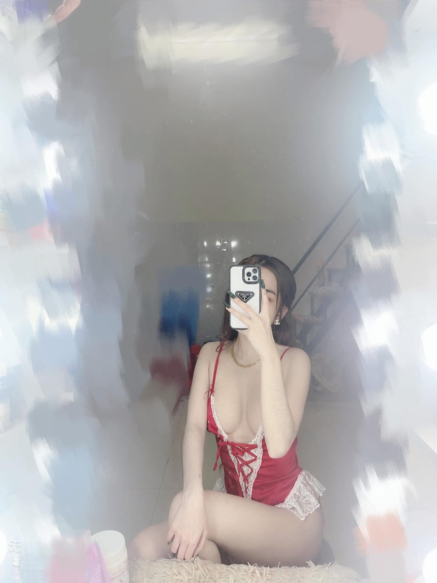 Suriii2k6's tweet photo. Mặc bộ này làm tình có được hông taaaaaa 😜😜😜 https://t.co/kztgCfjfhl