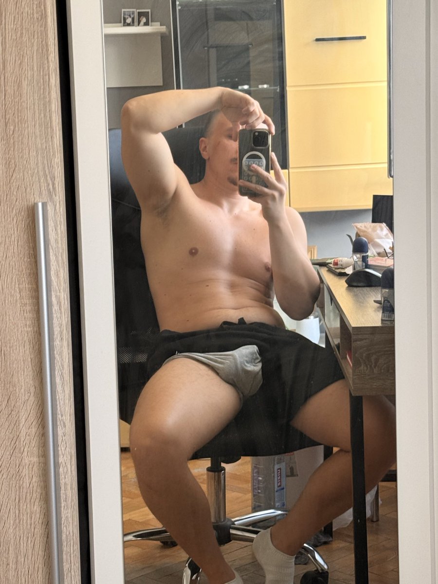 boyfromro's tweet photo. You can see my 🍌 on my of for 6 a month https://t.co/C6DHNqnaEg