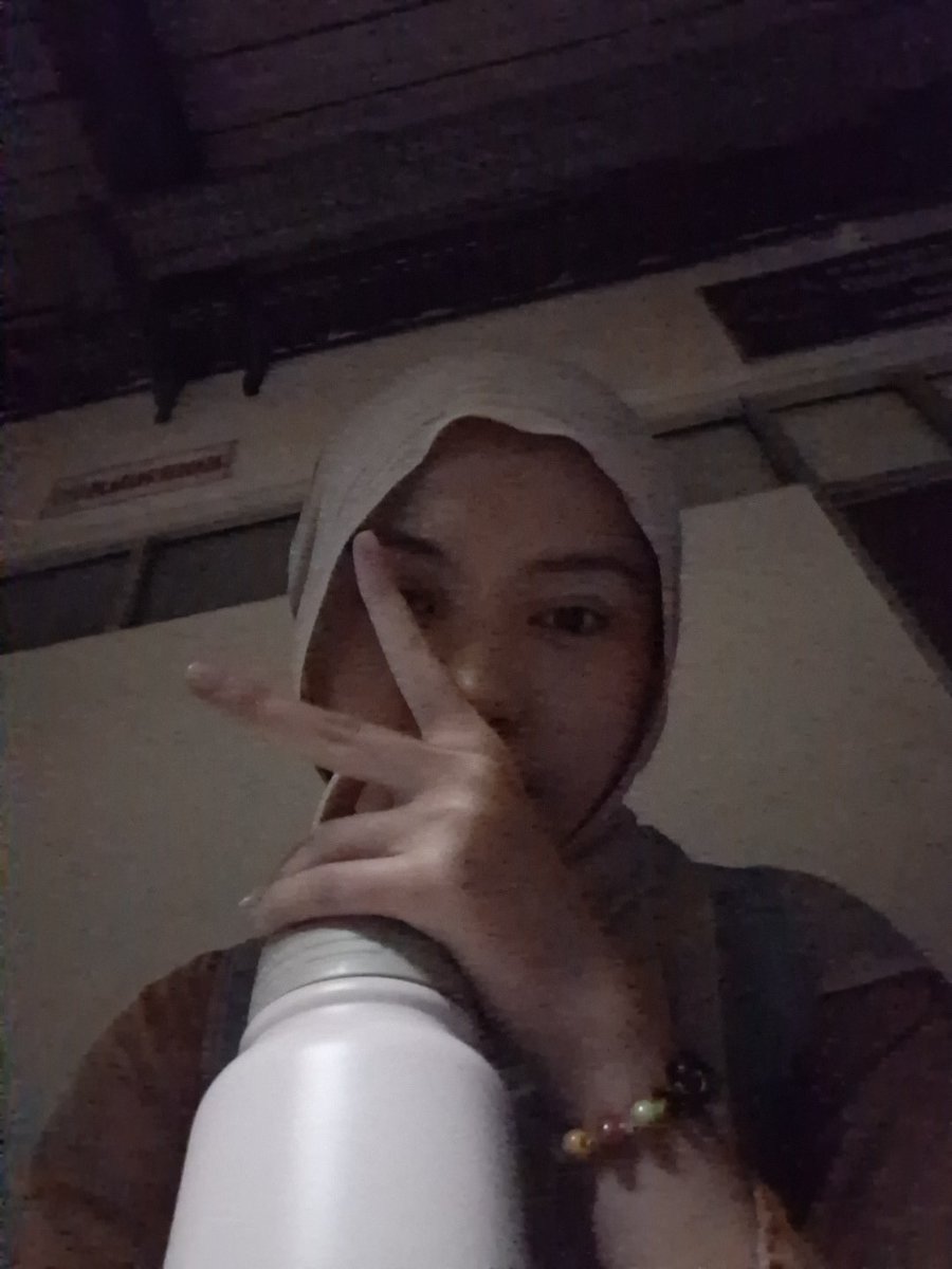 user0808080505's tweet photo. bye mau geser biar ga di kost trs https://t.co/6HpXmquBmc