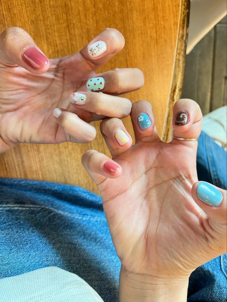 marceliarisma's tweet photo. goodbye my nailss superr cuteee ini yg bertahan cuma seminggu huh sedih bgt gue harus remove krn ketauan tl gueh 😔😭 https://t.co/qE7Ym8Zlil