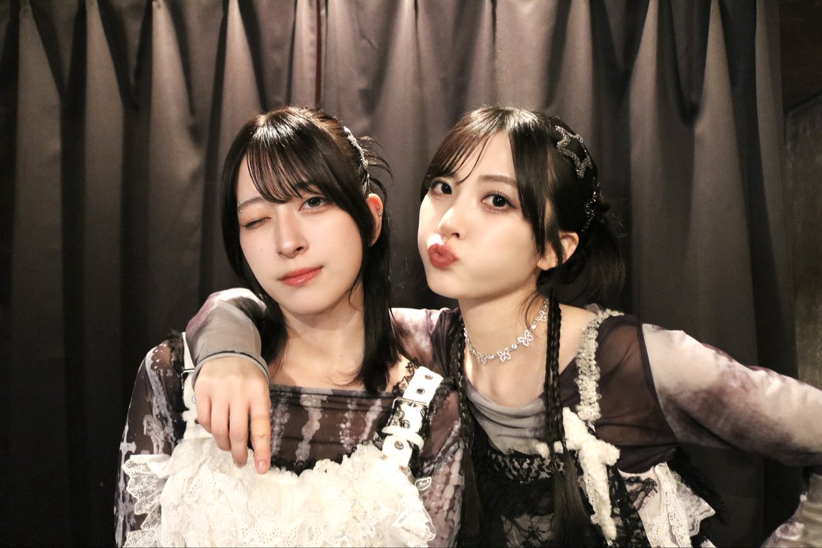 LustQueen_staff's tweet photo. The story resumes EXTRA 🖤
ライブ前の📷🎶

#LustQueen  #結那 #月音こな https://t.co/GEV7wJdva0