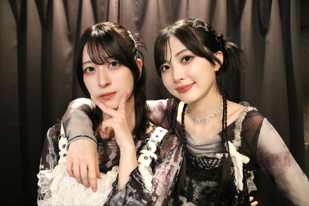 LustQueen_staff's tweet photo. The story resumes EXTRA 🖤
ライブ前の📷🎶

#LustQueen  #結那 #月音こな https://t.co/GEV7wJdva0