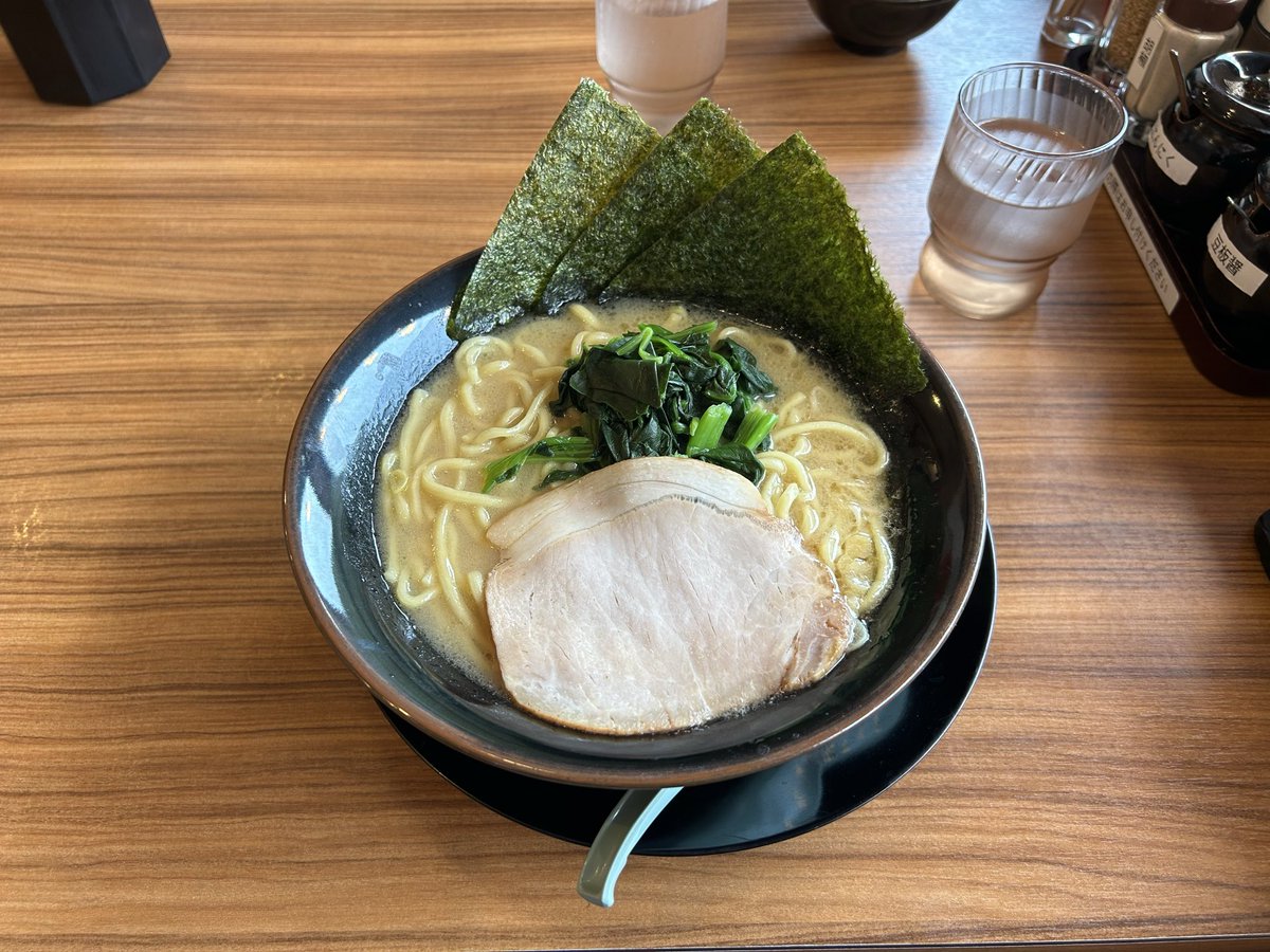 Nights244's tweet photo. 【横浜家系ラーメン壱角家】
「ラーメン　醤油」
大（L） かため

藤岡市

#ラーメン https://t.co/QPvSKBk3n6