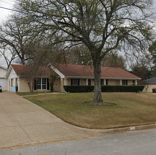 desitechsuppoat's tweet photo. In Today's "Approved at This Address"... @USCIS has approved computer programmers to come here from abroad for the last 10 years.  This is the worksite: 

A house on Richmond Road in Tyler, Texas. https://t.co/TtZwqebRDt