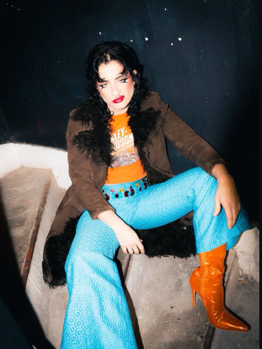 cowgirlikemoony's tweet photo. les presento a marilina bertoldi ella es rock es argentina y es lesbiana https://t.co/DHH7NP86Eu